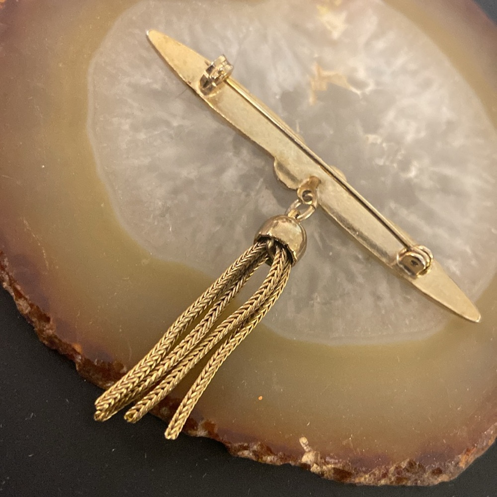 Vintage gold tone metal fringe pin / brooch 1.75" tall x 2.25" wide - Picture 8 of 15